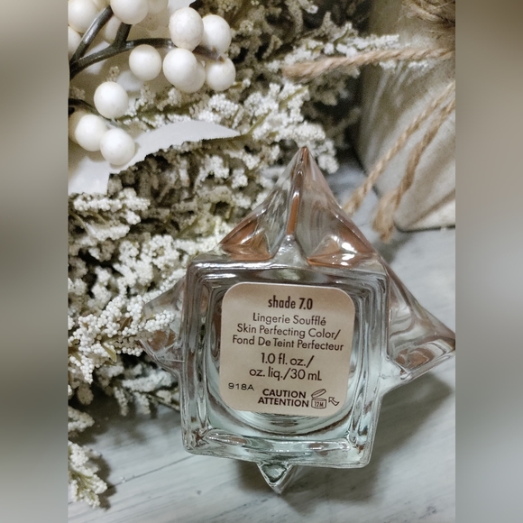 NIB - Stila - Lingerie Souffle - Skin Perfecting Color - Shade 7.0 - Picture 2 of 3